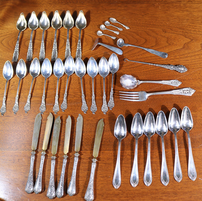 050a - 37 piece misc. old Victorian flatware